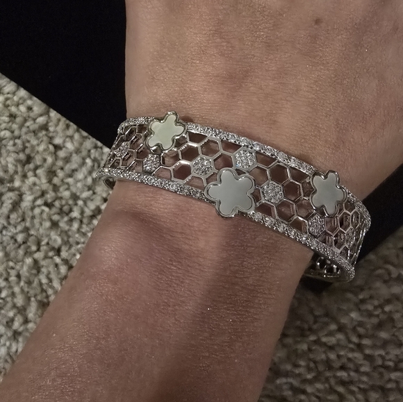 Dubai Jewelry-Elegant Silver and White Bracelet